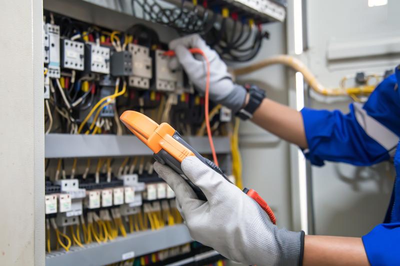 Comment choisir un électricien qualifié pour vos installations domestiques ?